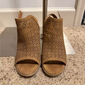 Universal Thread Tan‎ Platform Sandals